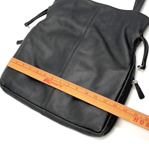 ILI New York -Toronto black leather pouch bag EUC
